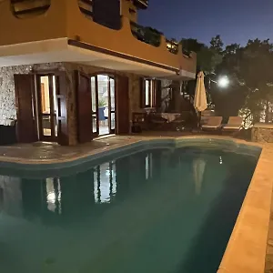 Villa Vittoria: Seaside Retreat With Private Heated Pool And Hydromassage, Torre delle Stelle